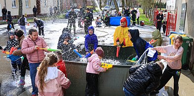Śmigus-dyngus ze strażakami