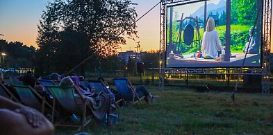Letnie kino pod gwiazdami w Policach. Pierwszy seans już w czerwcu