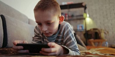 Smartfon przed 13. rokiem życia może poważnie zaszkodzić-19989