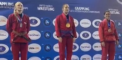 Adrianna Mazur podwójną złotą medalistką Mistrzostw Świata U20 w Grapplingu-20105
