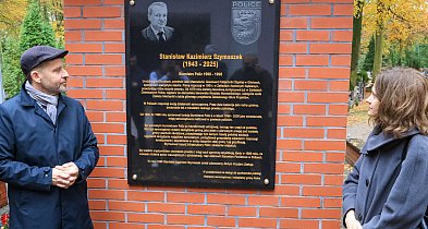 W Policach odsłonięto tablicę poświęconą Stanisławowi Szymaszkowi-20051