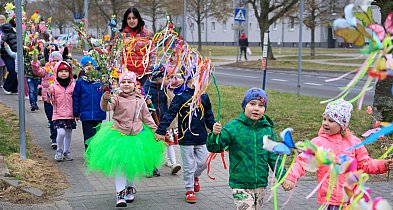 Wiosna! Barwne korowody dzieci przeszły ulicami Polic