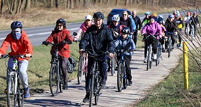 Powitali wiosnę na dwóch kółkach. Rodzinny rajd rowerowy w Policach