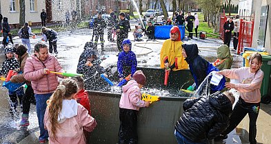 Śmigus-dyngus ze strażakami