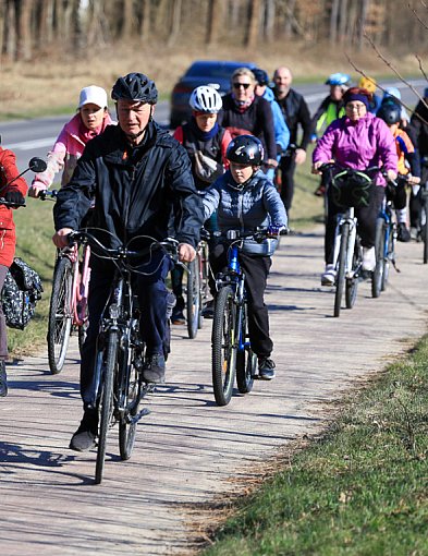 Powitali wiosnę na dwóch kółkach. Rodzinny rajd rowerowy w Policach
