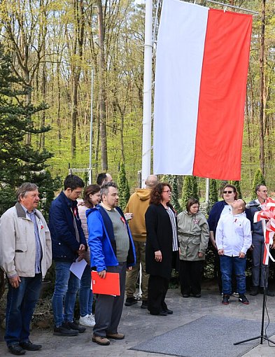 Uroczyste podniesienie flagi w PSONI Police z okazji świąt majowych