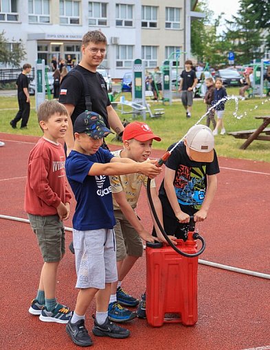 Festyn z okazji Dnia Dziecka w Zespole Szkół im. Łukasiewicza w Policach