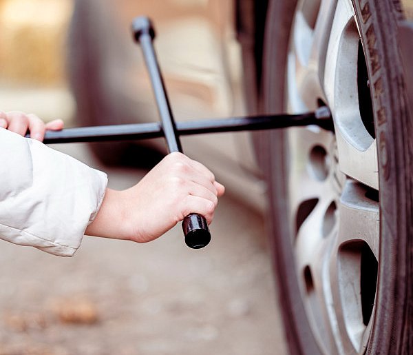 Z pozoru drobiazg, a może skończyć się tragedią. Urząd ostrzega kierowców-20179