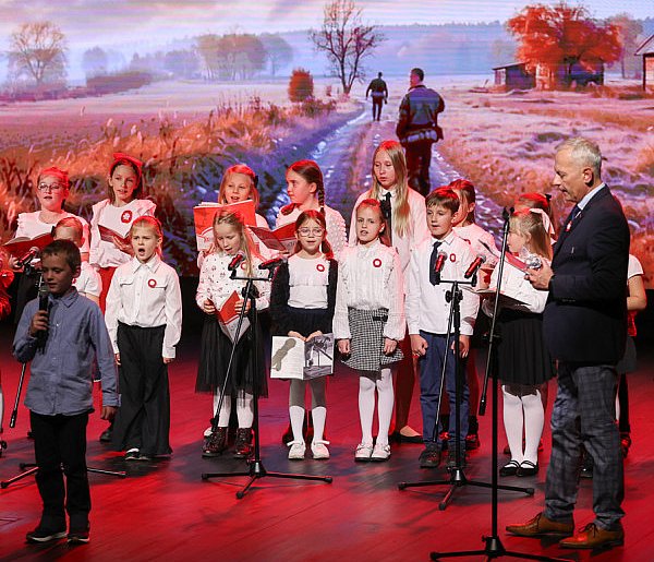 Rodzinny Śpiewnik Patriotyczny w polickim MOK [foto]-20180