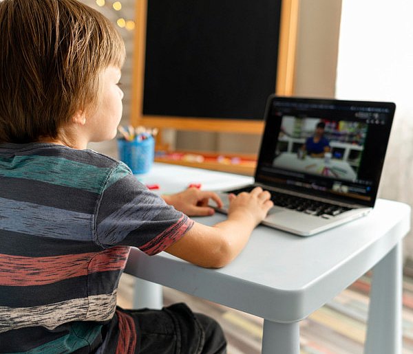 Popularni influencerzy mogą mieć kłopoty. Treści dla dzieci budzą kontrowersje-20227