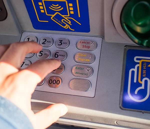 Duże zmiany w wypłacaniu gotówki. Bankomaty odchodzą do przeszłości-20494