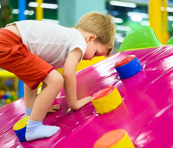 Zostawiasz dziecko w sali zabaw? Urząd wykrył poważne uchybienia-21184