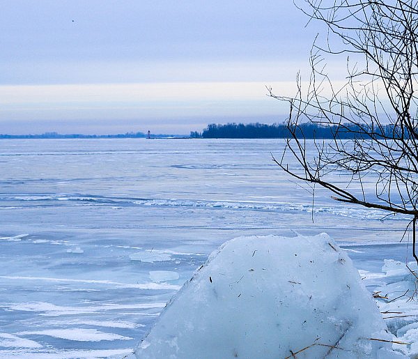 Policja z Polic sprawdza zamarznięte zbiorniki wodne i apeluje o ostrożność-21214