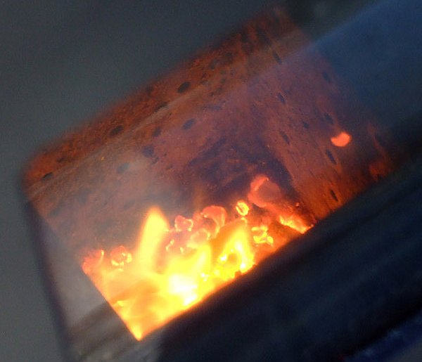 Ten opał stał się luksusowym towarem. Ceny szybują jak szalone