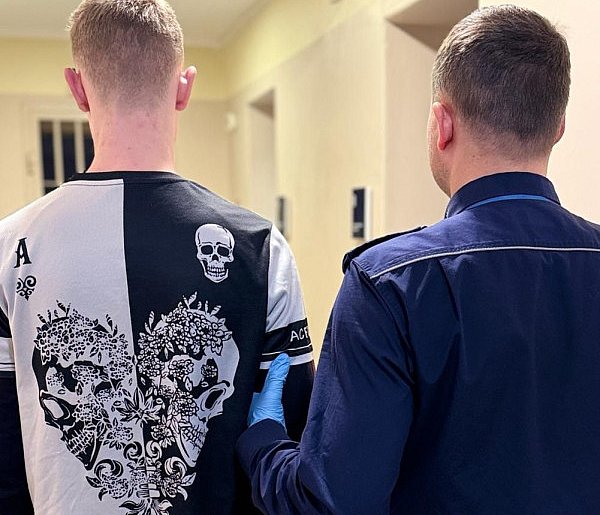 Uszkodził dwa przystanki autobusowe, teraz odpowie przed sądem