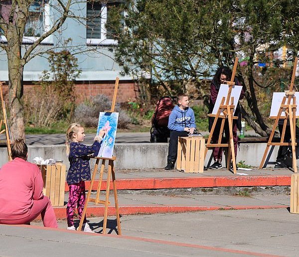 Sztuka pod gołym niebem. Plener malarski w Policach