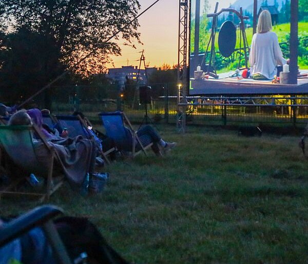 Letnie kino pod gwiazdami w Policach. Pierwszy seans już w czerwcu
