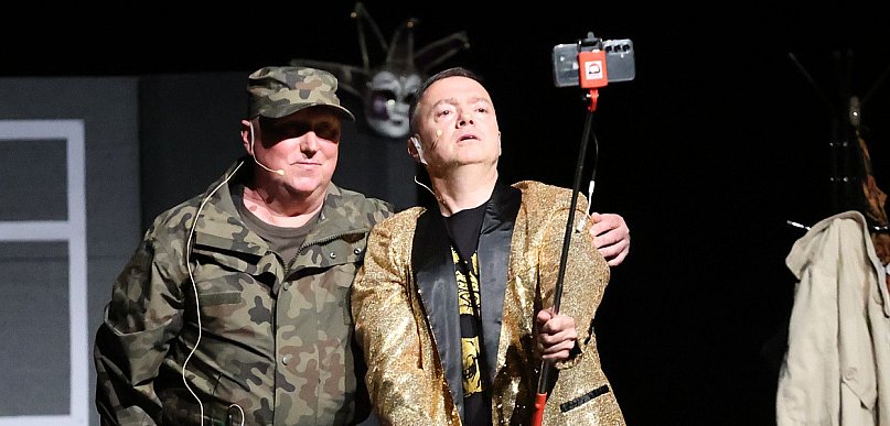 "Teatr najdłużej oprze się krwiożerczej AI" - rozmowa z twórcą Teatru OFFensywnego