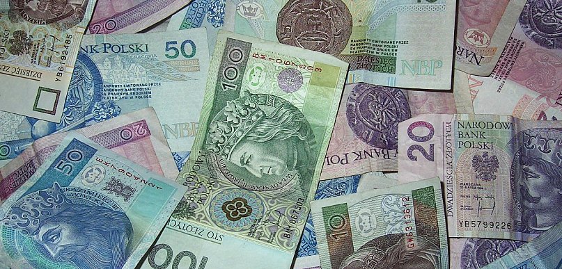 Państwo dopłaca 240 zł. Pieniądze właśnie trafiają na konta Polaków