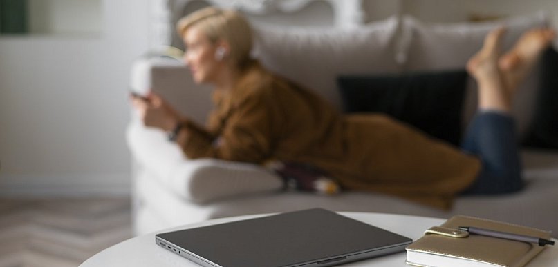 Przytulne wnętrze z Twoją marką - gadżety reklamowe do domu