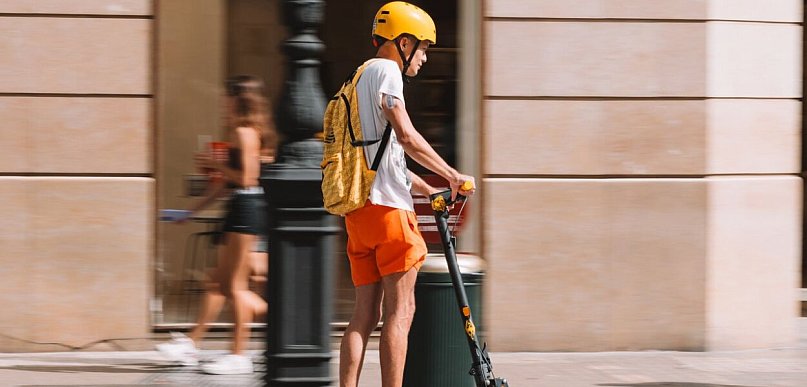 Od 3 czerwca obowiązek używania kasków przez młodych rowerzystów i kierujących...