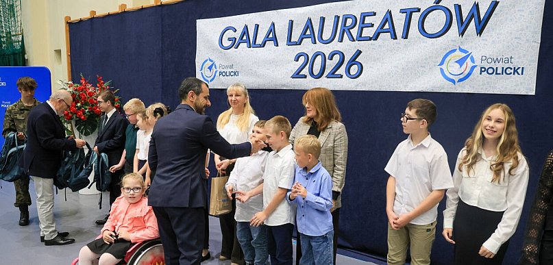 Powiatowa Gala Laureatów. 355 uczniów nagrodzonych przez Starostę Polickiego