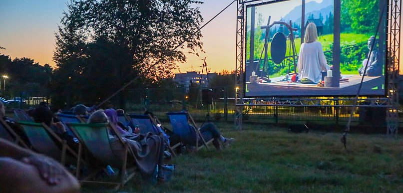 Letnie kino pod gwiazdami w Policach. Pierwszy seans już w czerwcu