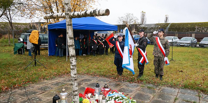 Pamiętając a pracownikach przymusowych i więźniach obozów [foto] - 20243