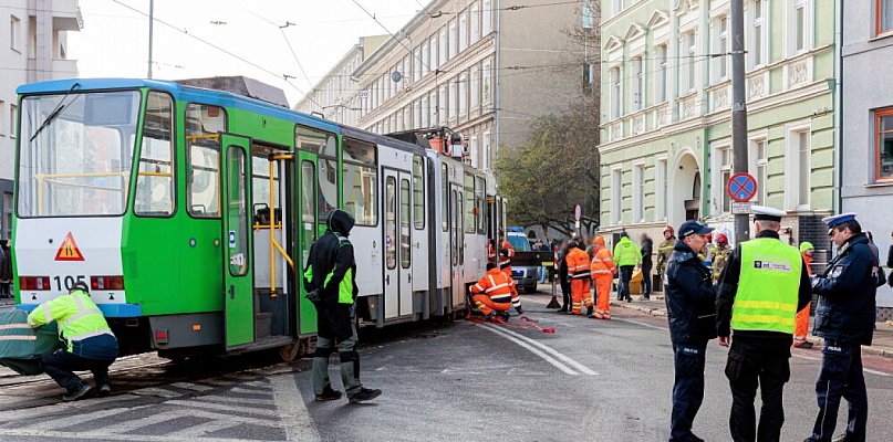 Szczecin: tramwaj wypadł z torów i uderzył w budynek - 20425