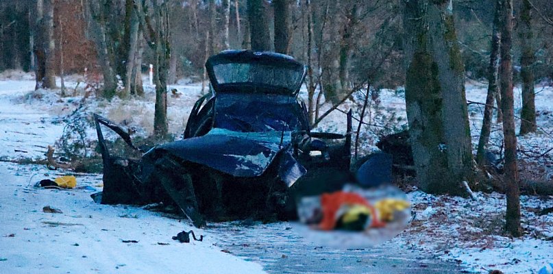 Uciekał przed policją. Zginął po zderzeniu z drzewem