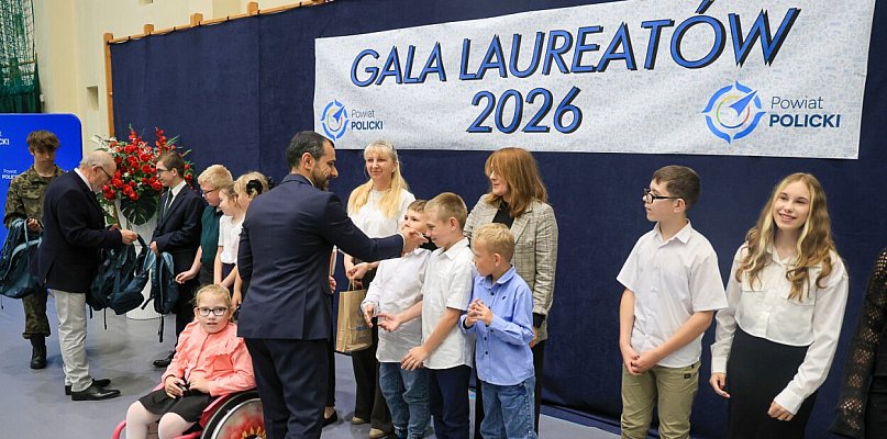 Powiatowa Gala Laureatów. 355 uczniów nagrodzonych przez Starostę Polickiego