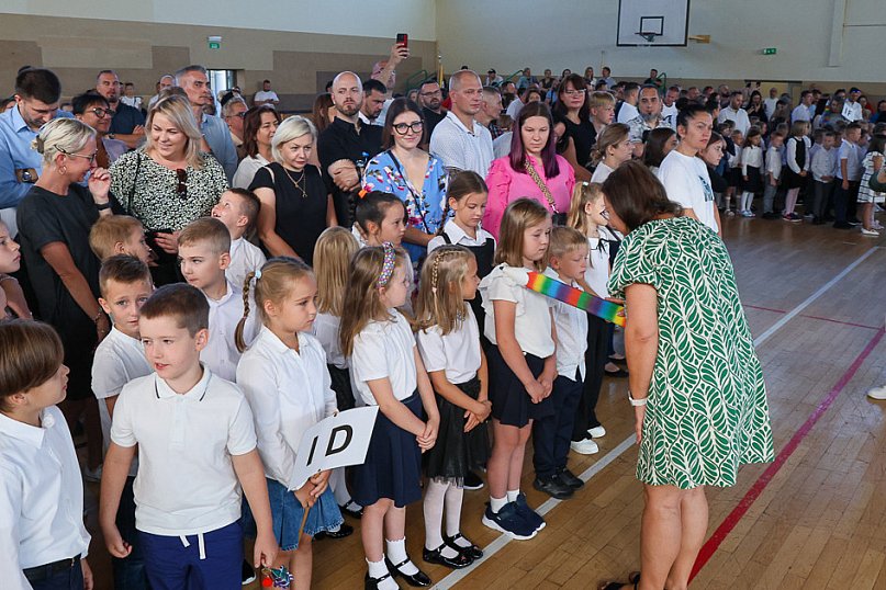 Rozpoczęcie roku szkolnego w SP 8 w Policach
