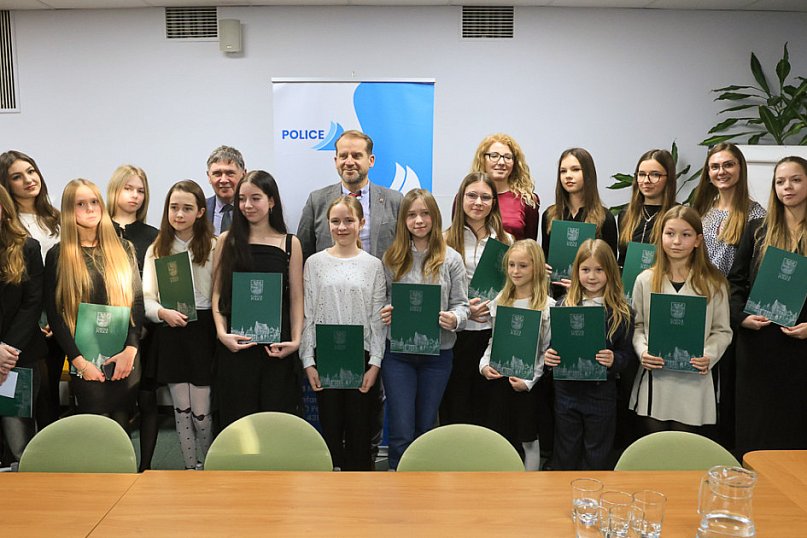 Stypendia dla młodych artystek