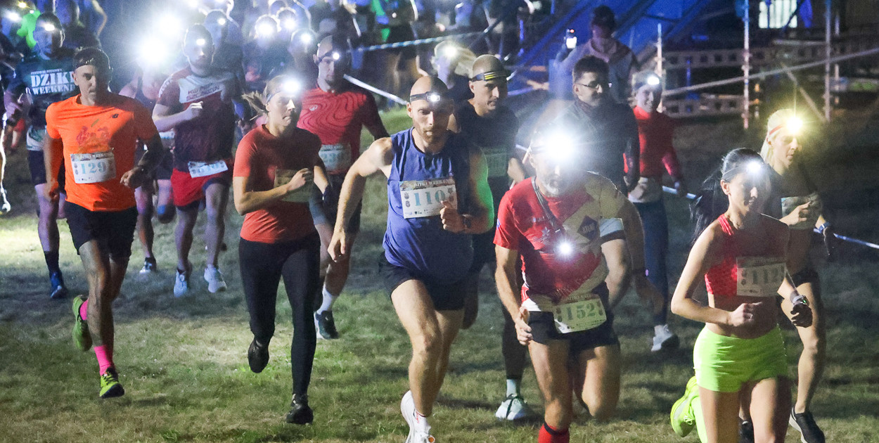 Start XV Nocnego Biegu Szlakiem Dzika podczas Dzikiego Weekendu Police 2025.