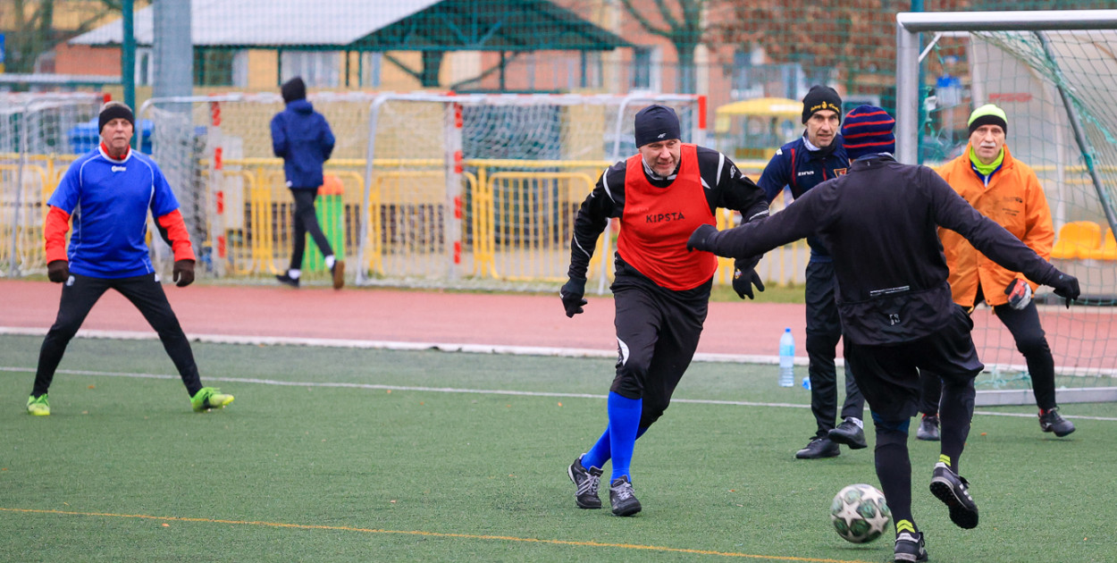 Szampan, boisko i 37 lat tradycji. Tak zaczynają rok w Policach
