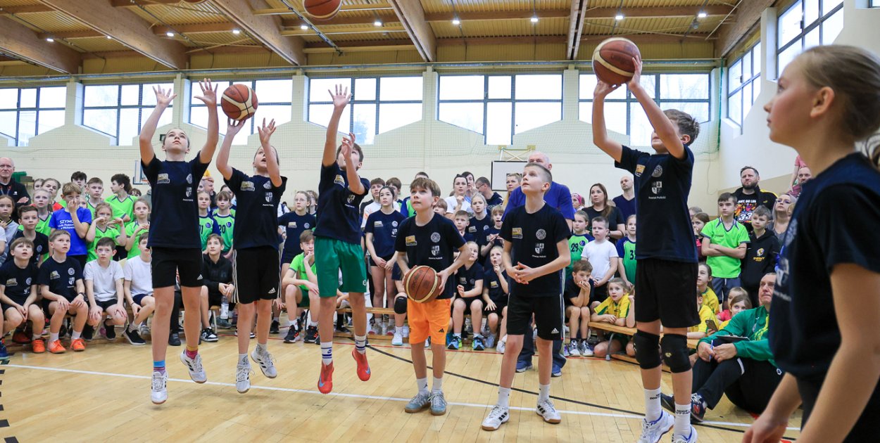 SP 8 najlepsza w Turnieju Gier i Zabaw o Puchar Burmistrza Polic