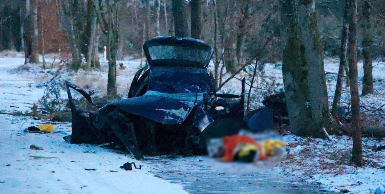 Uciekał przed policją. Zginął po zderzeniu z drzewem