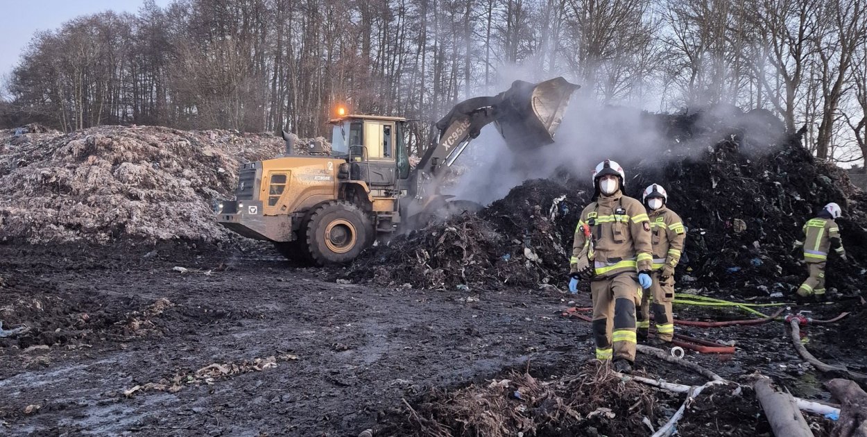 Pożar na składowisku w Leśnie Górnym