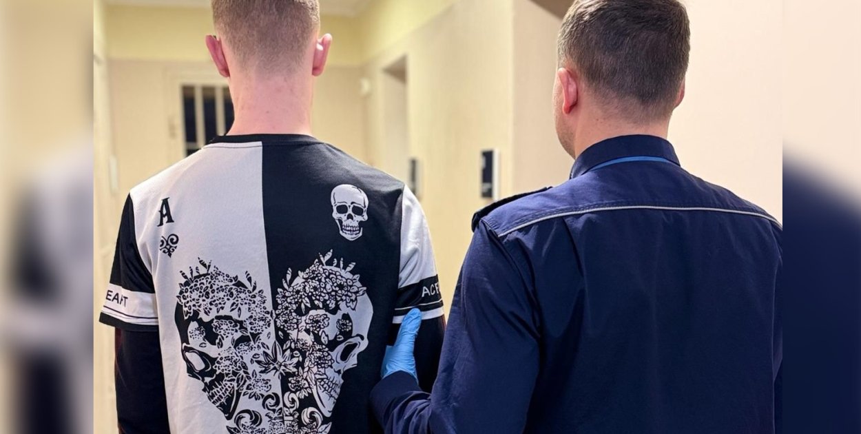 Uszkodził dwa przystanki autobusowe, teraz odpowie przed sądem