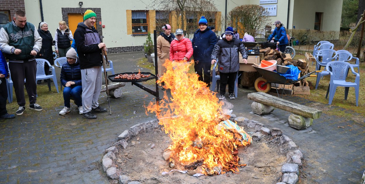 Podopieczni PSONI Police pożegnali zimę przy ognisku