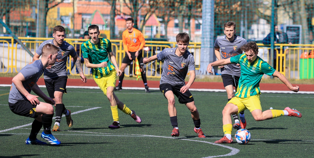 Chemik Police wygrywa z Mechanikiem Bobolice