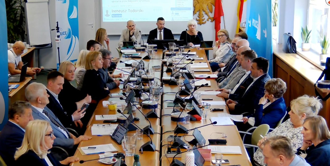 Koniec z nocną sprzedażą alkoholu w Gminie Police. Radni zdecydowali